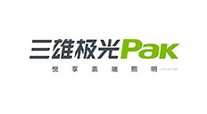 三雄極光